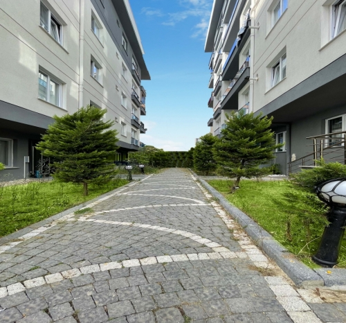 BEYLİKDÜZÜ´NÜN KALBİ ADNAN KAHVECİ´DE SİTE İÇERİSİNDE ŞIK 3+1 !