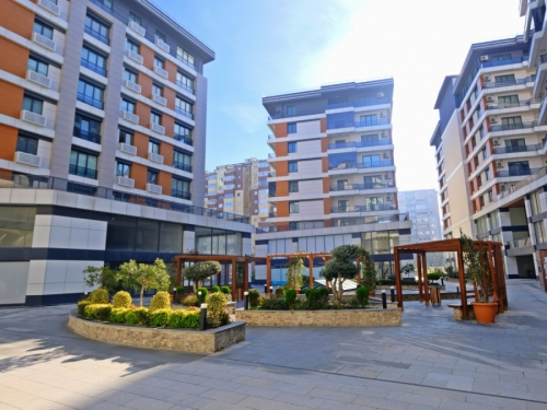 BEYLİKDÜZÜ ADNAN KAHVECİ´DE MERKEZİ KONUMDA GENİŞ VE ŞIK 2+1 !!