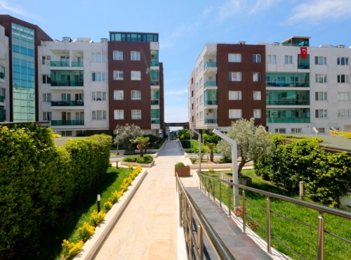 BEYLİKDÜZÜ´NDE HEM YATIRIMLIK HEM OTURUMLUK 1+1 ARAKAT DAİRE