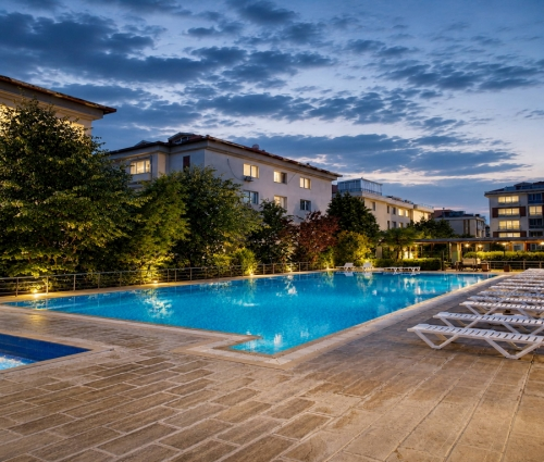 BEYLİKDÜZÜ DORA PARK 2´DE GENİŞ VE FERAH BAHÇE KULLANIMLI 2+1